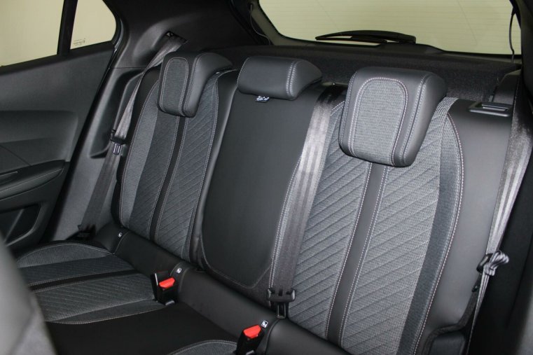 Peugeot 2008, Peugeot 2008 ALLURE Hybrid 136 e-DCS6, barva šedá