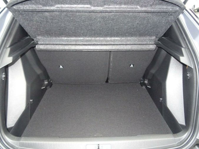 Peugeot 2008, Peugeot 2008 STYLE PureTech 100k MAN6, barva stříbrná