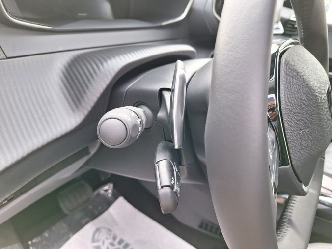 Peugeot 208, Peugeot 208 ALLURE Hybrid 100 e-DCS6, barva žlutá