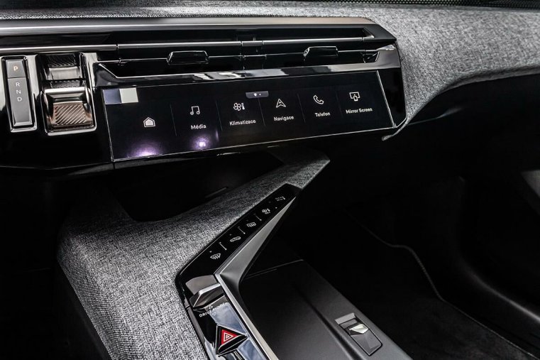 Peugeot 5008, Peugeot 5008 0,0 E- GT Elektromotor 157 kW, barva modrá