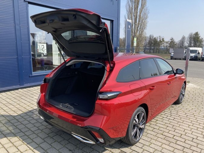 Peugeot 308, Peugeot 308 SW ALLURE PureTech 130 S&S EAT8, barva červená