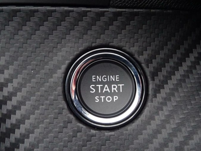 Peugeot 208, Peugeot 208 ALLURE 1,5 BlueHDi 100k MAN6, barva černá