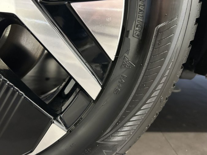 Peugeot 2008, Peugeot 2008 ALLURE PureTech 100 S&S MAN6, celoroční PNEU, kamery, barva šedá