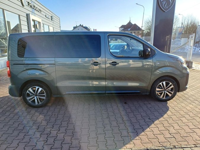 Peugeot Traveller, Peugeot Traveller Active L2 2.2 BlueHDi 150 MAN, barva zelená