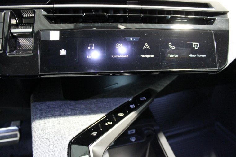 Peugeot 5008, Peugeot 5008 GT Hybrid 145 e-DCS6, barva černá