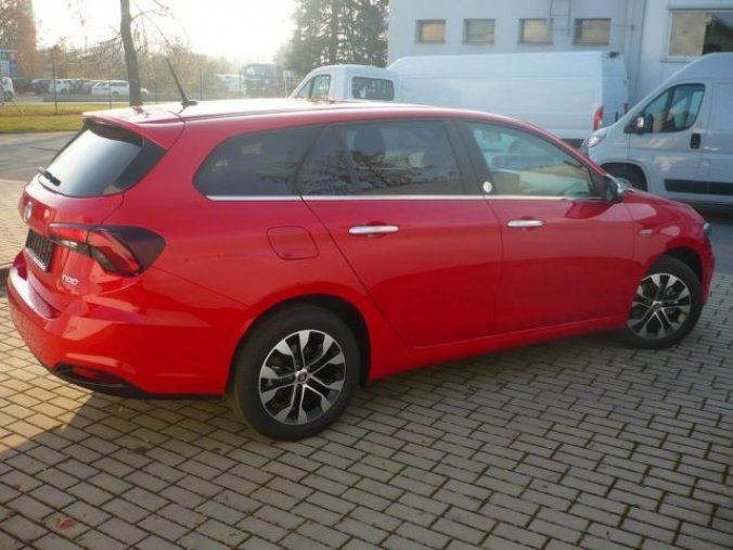 Fiat Tipo, SW 1.4 95k Mirror, barva červená