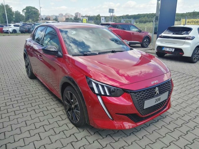 Peugeot 208, Peugeot 208 GT 1.2I 130k AUT 8 NAVI, barva červená