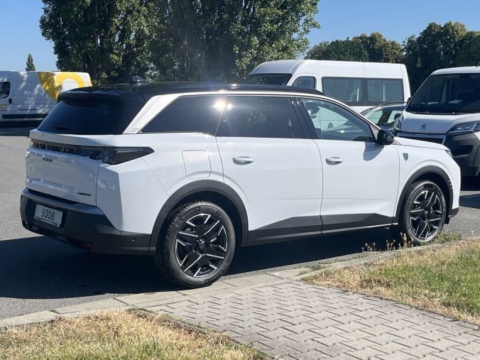 Peugeot 5008, Peugeot 5008 GT Hybrid 145 e-DCS6, barva bílá