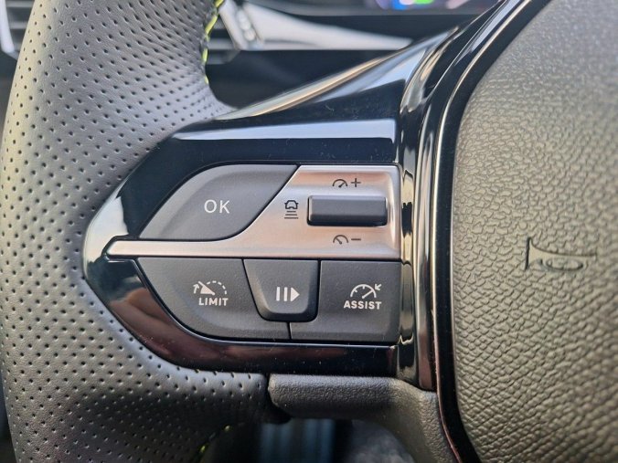 Peugeot 408, Peugeot 408 GT Plug-in HYBRID 225K e-EAT8, barva bílá