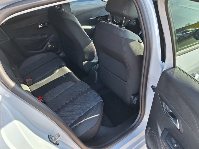 Peugeot 208, Peugeot 208 ALLURE PureTech 100 MAN6, barva bílá