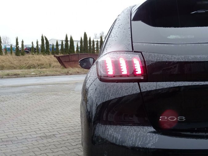 Peugeot 208, Peugeot 208 ALLURE 1,5 BlueHDi 100k MAN6, barva černá