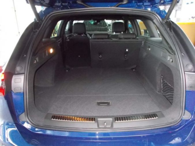 Opel Insignia, Elegance Sports Tourer 2.0 CDT, barva modrá