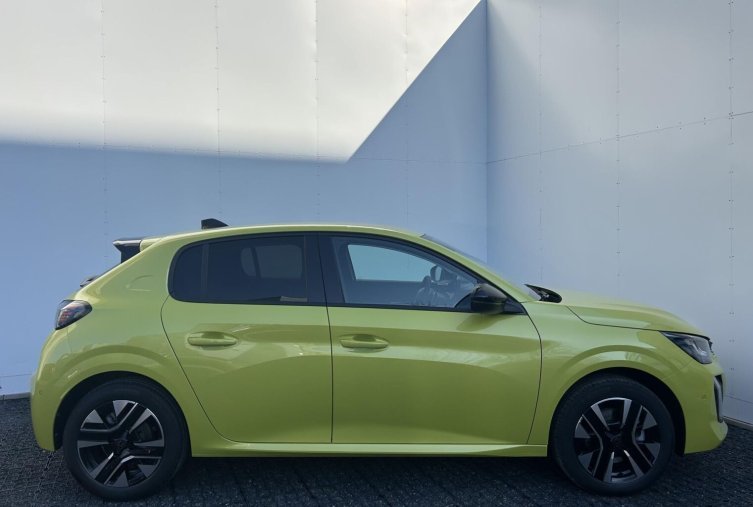 Peugeot 208, Peugeot 208 ALLURE Hybrid 110 e-DCS6, barva zelená
