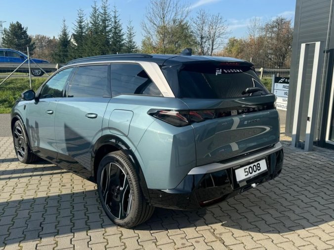Peugeot 5008, Peugeot 5008 GT Elektromotor 157 kW / 210 k, barva modrá