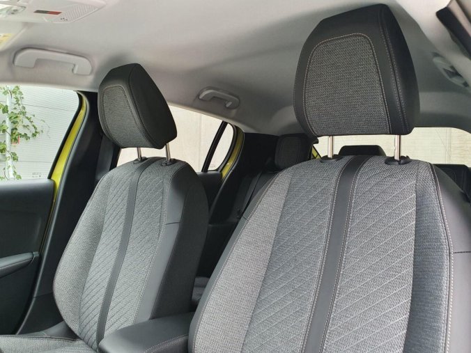 Peugeot 208, Peugeot 208 ALLURE 1.2 PT 100k MAN6, barva žlutá