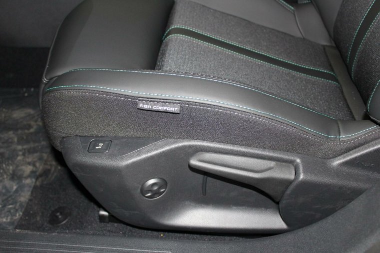 Peugeot 408, Peugeot 408 ALLURE Plug-in HYBRID 225 EAT, barva modrá