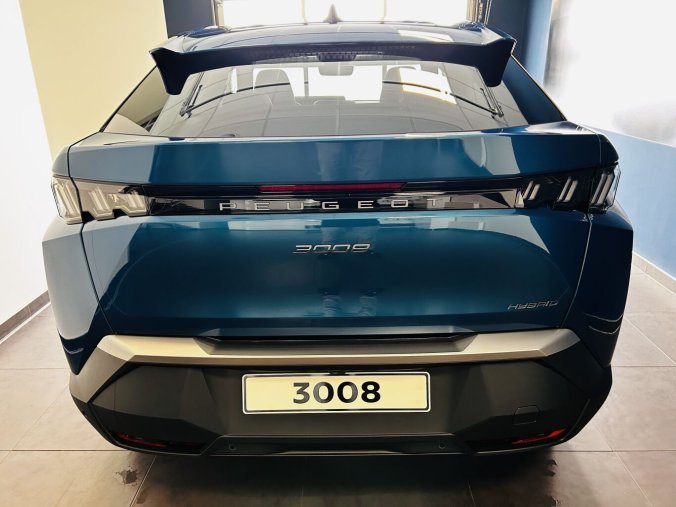 Peugeot 3008, Peugeot 3008 GT Hybrid 136 e-DCS6, barva modrá
