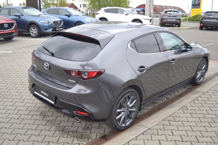 Mazda 3, Skyactiv G122, barva šedá