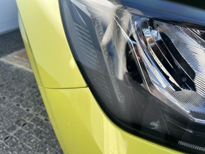 Peugeot 208, Peugeot 208 ALLURE Hybrid 110 e-DCS6, barva zelená