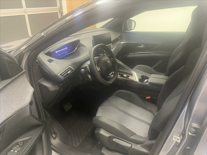 Peugeot 5008, Peugeot 5008 1,5   ALLURE PACK 130k EAT8, barva šedá