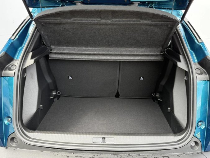 Peugeot 2008, Peugeot 2008 ALLURE Hybrid  1,2 145 e-DCS6, barva modrá