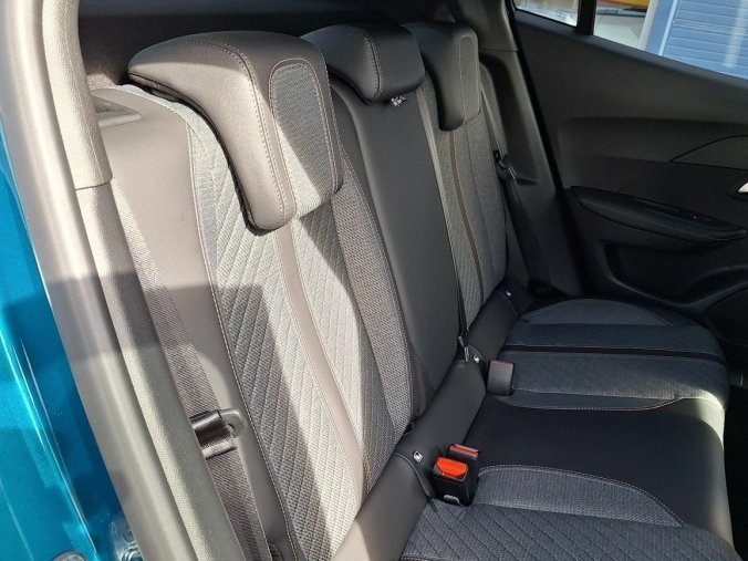 Peugeot 2008, Peugeot 2008 ALLURE PureTech 100  MAN6, barva modrá