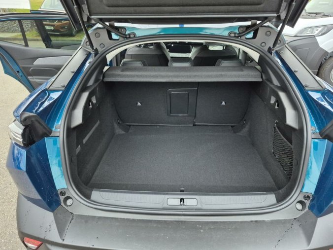 Peugeot 408, Peugeot 408 ALLURE Hybrid 136 e-DCS6, barva modrá
