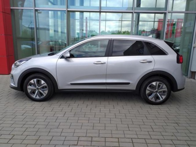 Kia e-Niro, EXECUTIVE 150kW+64kWh, barva stříbrná