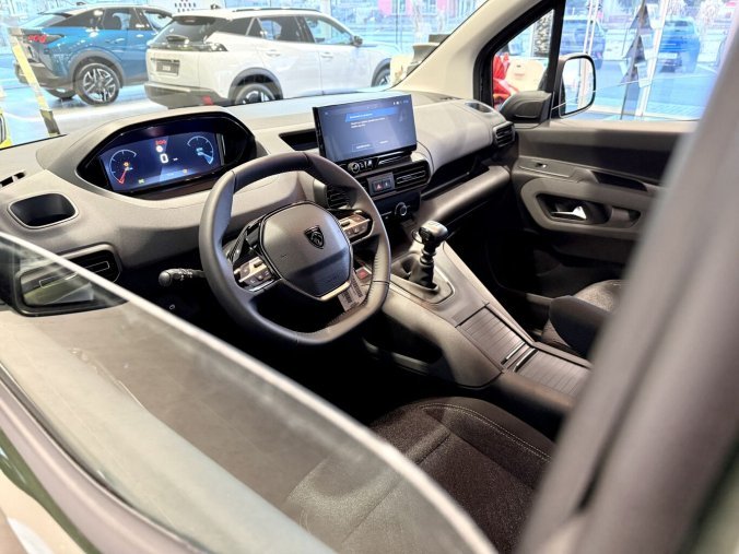 Peugeot Rifter, Peugeot Rifter ALLURE 110k, Benzin, 7 let záruka, barva zelená