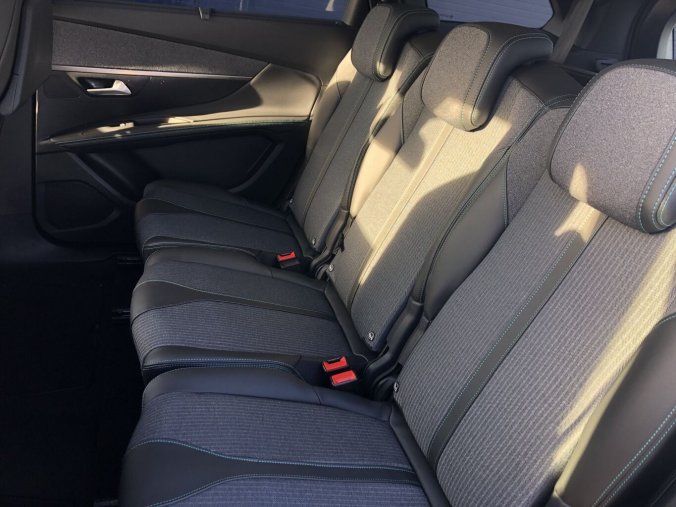 Peugeot 5008, Allure PACK 1.2 PureTech 130 S&S MAN6, barva šedá