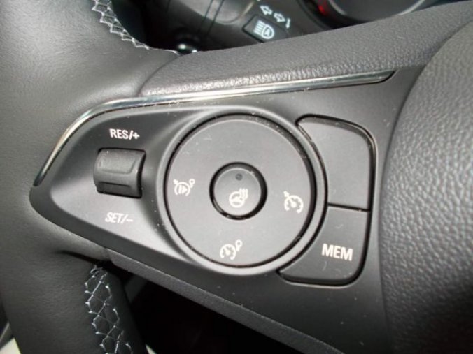 Opel Crossland X, Edition F 12 XHL (81kW / 110HP, barva červená