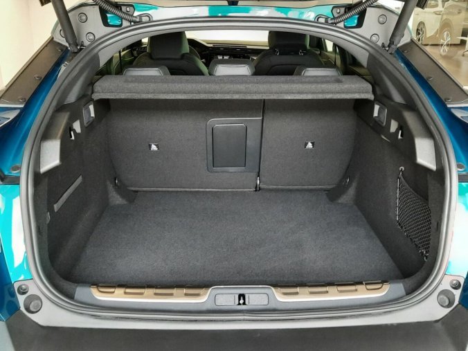 Peugeot 408, Peugeot 408 GT Hybrid 136 e-DCS6, barva modrá