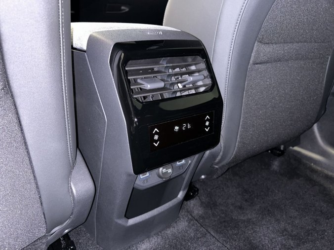Peugeot 5008, Peugeot 5008 ALLURE Hybrid 145 e-DCS6, barva modrá