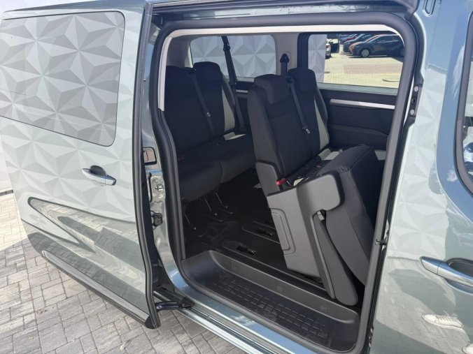 Peugeot Traveller, Peugeot Traveller Active L3 (Long) 2.2 BlueHDi 180 AT, barva zelená