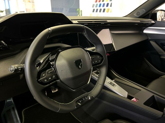 Peugeot 408, Peugeot 408 408 GT Hybrid 145 e-DCS6, barva černá