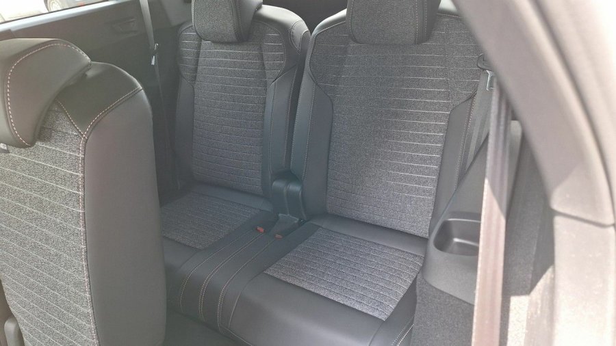 Peugeot 5008, Peugeot 5008 ALLURE Hybrid 145 e-DCS6, barva bílá