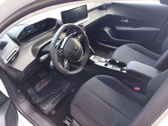 Peugeot 208, Peugeot 208 Style Elektro 100kW/136k, barva bílá