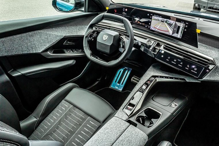 Peugeot 5008, Peugeot 5008 1,2 ALLURE Hybrid 145 e-DCS6, barva modrá