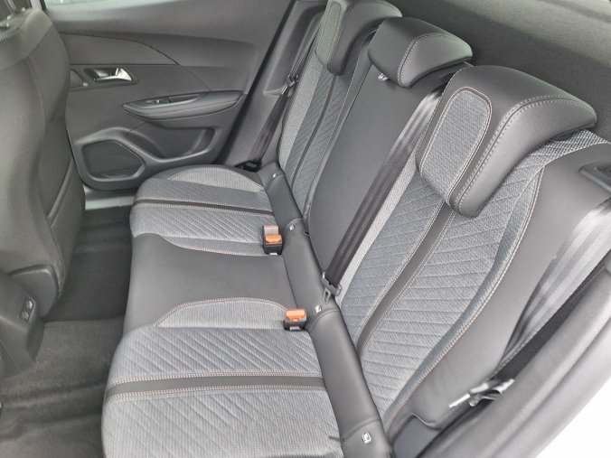 Peugeot 2008, Peugeot 2008 ALLURE 1.2 TURBO 100k MAN6, barva bílá