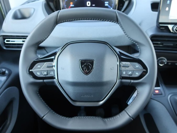 Peugeot Rifter, Peugeot Rifter ALLURE PureTech 110 S&S MAN6, barva zelená