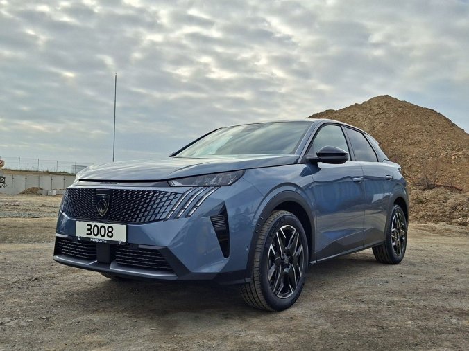 Peugeot 3008, Peugeot 3008 ALLURE Hybrid 145 e-DCS6, barva modrá