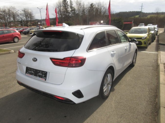 Kia Ceed, 1.5 T-GDi TOP, barva bílá