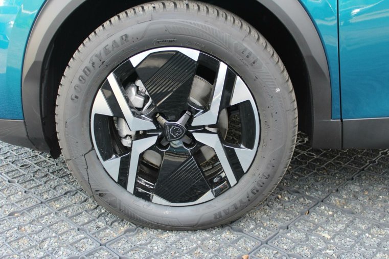 Peugeot 2008, Peugeot 2008 ALLURE Hybrid 145 e-DCS6, barva modrá