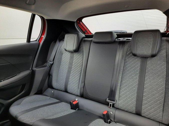 Peugeot 208, Peugeot 208 ALLURE 1.2 PT 100k MAN6, barva červená