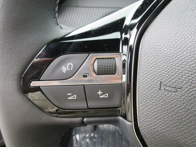 Peugeot 2008, Peugeot 2008 ALLURE PureTech 100 S&S MAN6, barva šedá