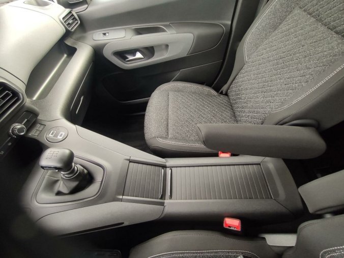 Peugeot Rifter, Peugeot Rifter ALLURE 1.5 HDI 130kMAN6 osobní, barva zelená