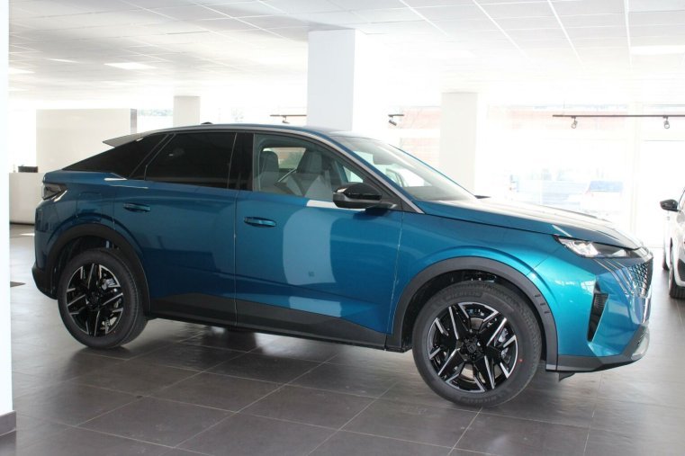 Peugeot 3008, Peugeot 3008 ALLURE Hybrid 145k e-DCS6, barva modrá