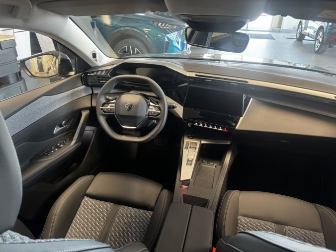 Peugeot 308, Peugeot 308 SW ALLURE Hybrid 145 e-DCS6, barva černá
