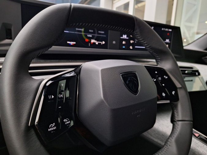 Peugeot 5008, Peugeot 5008 ALLURE Hybrid 145 e-DCS6, barva modrá