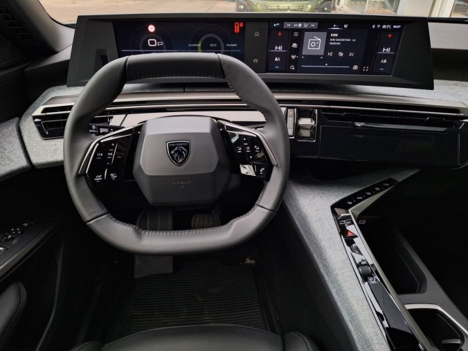 Peugeot 5008, Peugeot 5008 ALLURE Hybrid 145 e-DCS6, barva modrá